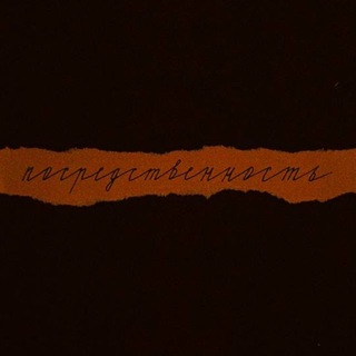 eccentric [ɪkˈsentrɪk]