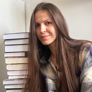Нина с книгой☕️