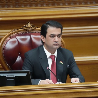 Рустам Эмомалӣ🇹🇯