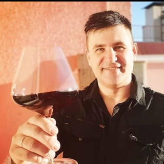Wineselectah🍾🥂вино и крепыш - жизнь под мухой🪰